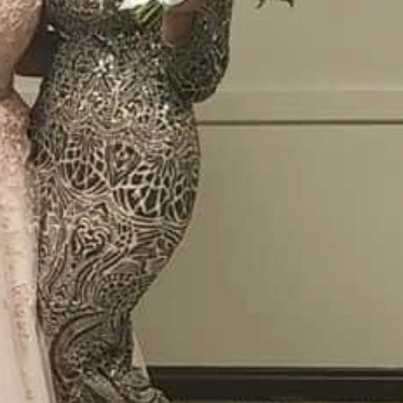 Dress - Picture 2 of 2